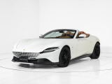エクステリアは、フェラーリの純粋な美しさを引き立てるソリッドホワイト「Bianco Avus(ビアンコ・アヴス)」を纏っています。