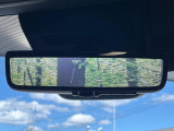 【デジタルインナーミラー】後席の大きな荷物や同乗者で後方が確認しづらい時でも安心!カメラが撮影した車両後方の映像をルームミラー内に表示。クリアな視界で状況の確認が可能です!