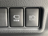 【オートライト】周りの明るさに応じて自動でヘッドライトの点灯・消灯ができる機能です!ライトの付け忘れ・消し忘れなどが無くなり、雨の日や夕方の走行も安心!トンネル通過時も便利ですね♪