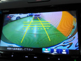 バックカメラの画像です。ガイドラインがスムースな車庫入れをサポートいたします。車庫入れの安心感がアップしますね。
