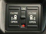 【両側パワースライドドア】両側がパワースライドドアになっており、運転席のスイッチやスマートキーでも開閉が可能です!開口部も広いので乗り降りも楽々♪