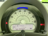 視認性の高いメーター類は、運転に必要な情報を的確にドライバーへ伝えます。走行距離や燃料残量などを一目で確認できます。