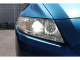 HIDヘッドライトで夜間の視認性も高く、更にオートライト搭載で、車外の明るさを感知し自動でライトを点消灯します。