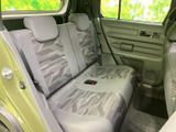 後部座席も広々としており、快適な移動が可能です。長距離ドライブでもリラックスできます。