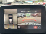 360&deg;ビューモニターでは、両サイドとフロント、バックカメラの合成で、あたかも上空から見下ろした様に周囲を確認して頂けます。駐車場だけでなく、T字路等でも活躍のアイテムです!