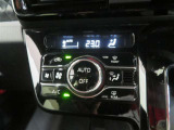 オートエアコン機能で、車内を自動的に、設定した温度に保ってくれます。
