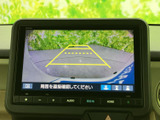 後方確認がしやすいバックモニター付き。狭い道や駐車時も、安全に運転をサポートします。視認性の高い画面で安心です。