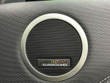 【MERIDIANサラウンドサウンドシステム】低音から高音までをクリアに再現し車内に臨場感溢れる音響空間を提供致します。