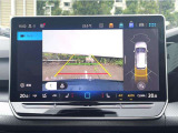 前後パーキングセンサー&リアビューカメラで、車庫入れも安心です。パーキングセンサーは音だけでなくモニターで接近情報を確認出来てより安心です。