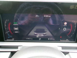 メーター中央に、様々な車両情報を表示してくれる、ディスプレイがついています。