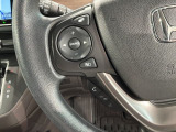 ステアリングにオーディオ操作スイッチが付いています。オーディオ画面に直接タッチしなくても操作が出来ますので、運転に集中できます。