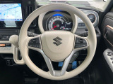 インテリアに合わせたデザインのステアリングは、運転される方のことも考え、運転しやすい形状、大きさです。是非一度、実際に触ってお確かめください。