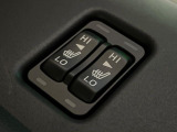 【シートヒーター】寒い日に重宝するシートヒーター!エアコンより早く温まってくれるので寒がりの人も安心ですね♪エアコンの温風は乾燥するから苦手、という方にもをおすすめです。