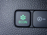 エンジン、エアコンなどを制御し低燃費な『ECONモード』に、また走りを楽しみたいとき、空調など快適性を重視したいときにはスイッチOFFで通常モードに切り替えができます!