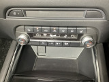 温度の設定のみで快適な風量やモードなどを自動調整してくれるフルオートエアコンを装備!