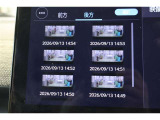 ドライブレコーダー搭載。車載カメラの映像を内蔵メモリーに録画。別のカメラを後付けすることなく前・後方映像を記録できます。録画した映像はディスプレイオーディオの大画面ですぐに再生、確認できます。