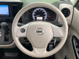 インテリアに合わせたデザインのステアリングは、運転される方のことも考え、運転しやすい形状、大きさです。是非一度、実際に触ってお確かめください。