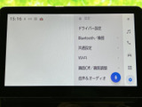 使いやすいインターフェースで、快適なドライブをサポート。様々な機能が搭載されており、目的地への設定もスムーズに行えます。