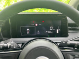 視認性の高いメーター類が、運転に必要な情報を分かりやすく表示。運転状況を常に把握でき、安全運転をサポートします。デザイン性も高いです。