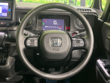 インテリアに合わせたデザインのステアリングは、運転される方のことも考え、運転しやすい形状、大きさです。是非一度、実際に触ってお確かめください。