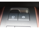 電動パーキングブレーキを搭載。スイッチ操作でパーキングブレーキを作動・解除することが可能ですので、操作の力が不要ですよ♪
