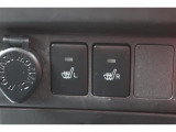 運転席と助手席にシートヒーターが付いています。