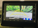 【バックカメラ】駐車時に後方がリアルタイム映像で確認できます。大型商業施設や立体駐車場での駐車時や、夜間のバック時に大活躍!運転スキルに関わらず、今や必須となった装備のひとつです!