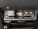 ハンドルの右下にETCがついています。高速道路の料金所の通過も楽々です!。カードの取り出しもしやすい場所についています。