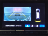 バックでの車庫入れも安心です!リアカメラが付いているバックモニター付のナビを装備しております。バンパーについているソナーや、操作線もついており距離感も画面から確認できます。