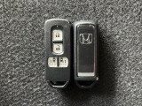 【スマートキー】持っているだけでエンジン始動や、ドアロックの開閉まで出来ちゃう賢く便利なスマートキーを装備!イモビライザーでセキュリティー対策もOK!