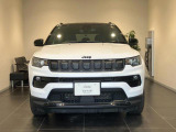 【フロントグリル】7スロットルグリルはJeep伝統の証です。SUVのみにこだわり続けている伝統あるJeep車へお乗り頂いてみてはいかがですか?