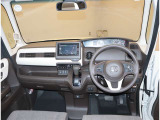 オシャレなインテリアで運転する気分も盛り上がりますよね^^