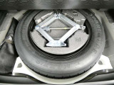 【応急用タイヤ】応急用タイヤが付属します。こちらもしっかりと点検してお渡しいたします。