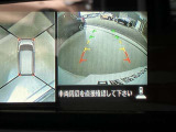 クルマを空から見たような映像が映る、アラウンドビューモニターで、車両周辺の安全確認も一目できます!小さなお子様や障害物も確認できるので、運転のしやすさだけでなく事故防止にも役立ち安心して駐車できます♪