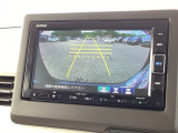 バックモニター付きで、車庫入れやバック時の後方確認をサポート。
