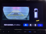 バックでの車庫入れも安心です! リアカメラが付いているバックモニター付のナビを装備しております。操作線もついており距離感も画面から確認できます。