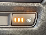 【シートヒーター】シートを温めてくれる暖房機器です!長時間座っていると負担が掛かりやすい背中や腰、または冬場などの寒い日に冷えやすい脚部に快適なぬくもりを伝えます。