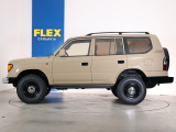 新品ROKUNANAサイドステップ付きのお車です!乗り降りも簡単にできます!