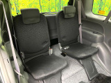 床下収納式のサードシートです。座席部分をコンパクトに収納でき、広大な荷室スペースとしてお使いいただけます!乗車人数や荷物の量など利用シーンに合わせて3列目を有効活用でき、とっても便利♪