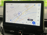 高精細な地図表示で、目的地までスムーズに案内してくれます。リアルタイムな交通情報も確認でき、渋滞回避にも役立ちます。遠出の際も安心です。