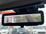 【スマートリヤビューミラー】後席の大きな荷物や同乗者で後方が確認しづらい時でも安心!カメラが撮影した車両後方の映像をルームミラー内に表示。クリアな視界で状況の確認が可能です!