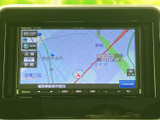 わかりやすい地図表示で、目的地へのナビゲーションをサポート。スムーズな移動を可能にする頼もしい機能です。渋滞情報も確認できます。