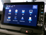 CD、DVD、Bluetooth、AM、FM、スマートフォン接続ができます。