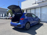 BMWを熟知したメカニックによる、360度の納車前点検。ドイツ本国と同様の教育・訓練を受けたメカニックが徹底的に点検、整備した後にお客様にお引渡しします。