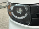 LEDヘッドライトは、点灯の瞬間から最大光量を発揮し、突然暗くなるトンネルなどでの安定感を高めます。