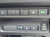 低速追突軽減ブレ-キ機能 車線逸脱装置。