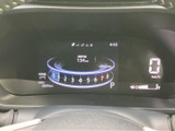 視認性の高いメーター類は、運転に必要な情報を一目で確認でき、洗練されたデザインがドライビングをより楽しくします。