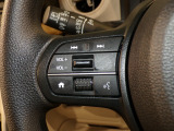 【ステアリングリモコン】ステアリングにオーディオ調節可能なスイッチが装備されていますので運転中でも視線をそらさずにオーディオの調節が可能です!