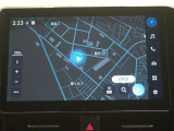 ディスプレイオーディオ(コネクティッドナビ対応)PLUS搭載。T-Connectご契約で2027年9月まで無償で利用できるナビ(期限到来後は有償)と、解約後も利用できる車載ナビが搭載されています。