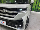 【LEDヘッドライト】悪天候や夜間走行時も良好な視界を確保し安心して運転できる高輝度LEDヘッドライトを装備!点灯速度が早く、消費電力も抑えられています。
